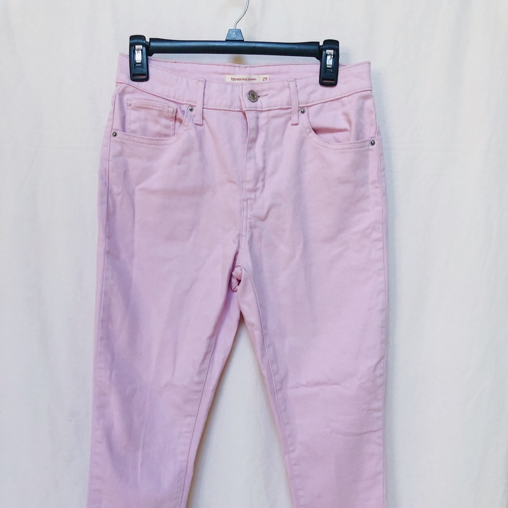⭐️2/$35 LEVIS PINK 721 HIGH RISE SKINNY JEANS